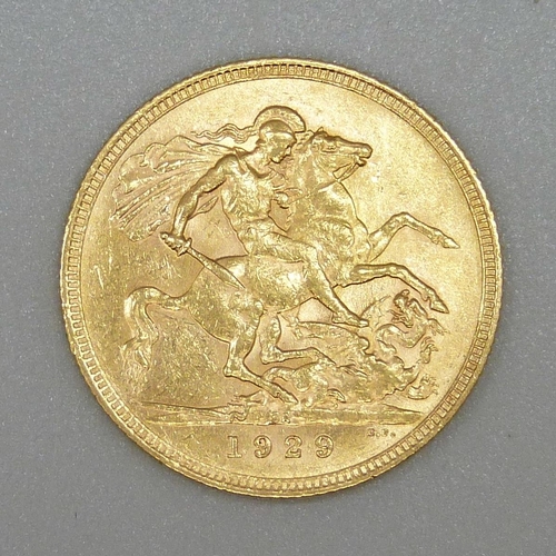 132 - A George V 1929 full sovereign, SA mint