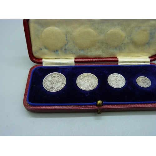 33 - An Edward VII 1905 Maundy money coin set