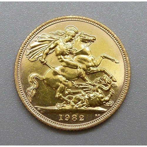 331 - A 1982 full sovereign