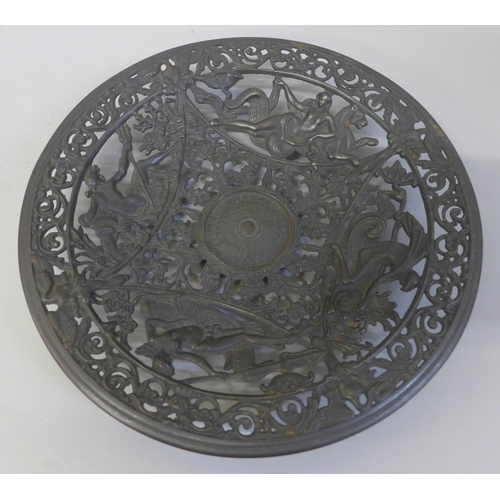 632 - A Coalbrookdale style Buderus cast iron pierced plate, 20cm