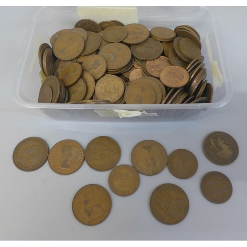 652 - 1.83kg of pennies and half-pennies