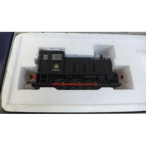 672 - Two Lima and one Bachmann 00 gauge locomotive, boxed