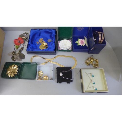 762 - Two boxes of costume jewellery