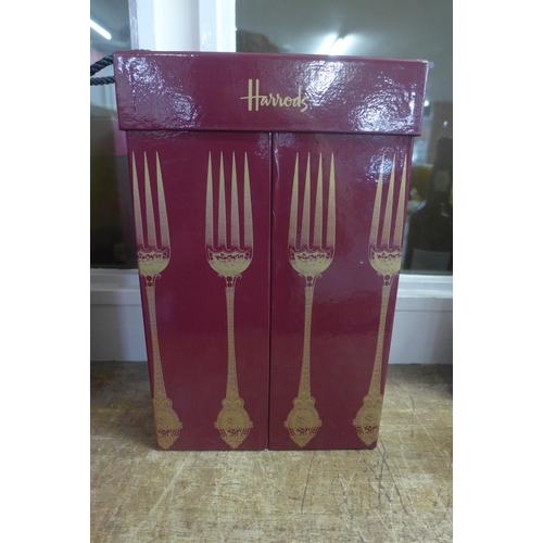 828 - A Harrods 2001 gift set of Downs Port