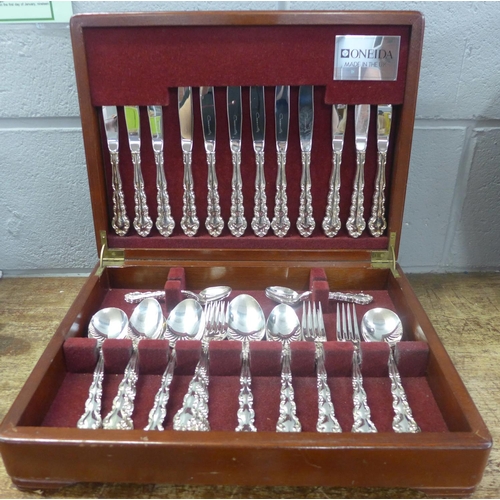 841 - A canteen of Oneida silver plated cutlery