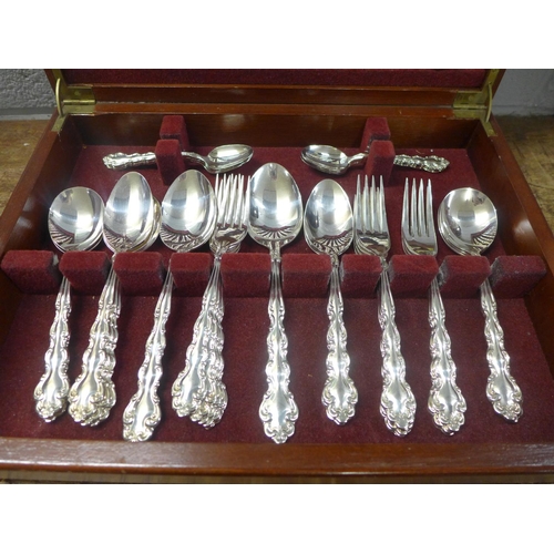 841 - A canteen of Oneida silver plated cutlery