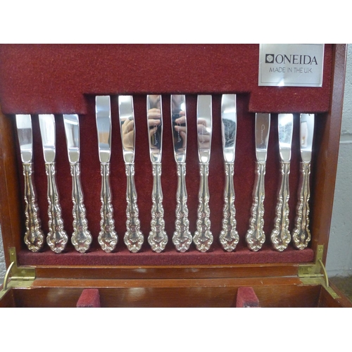 841 - A canteen of Oneida silver plated cutlery