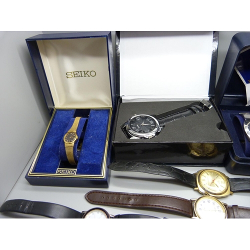 928 - A collection of wristwatches