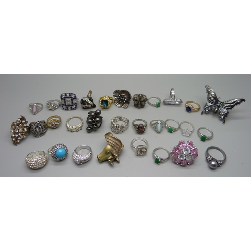 948 - Thirty dress rings
