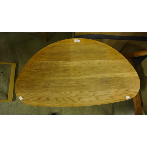 1596 - An ash coffee table