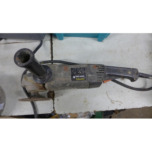 2016 - Black and Decker Proline angle grinder, extension lead and approx 30 fitted A10x  grinding/abrading ... 