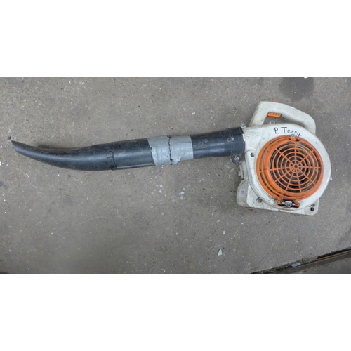 2114 - Stihl PG 75 petrol-driven garden blower - W