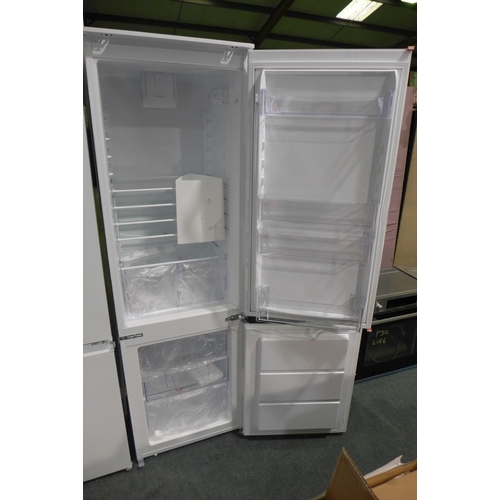 3202 - Zanussi 70/30 Fridge Freezer - Frost Free - DAMAGED DOOR (H1772xW540xD549) - model no.:- ZNHN18FS1, ... 