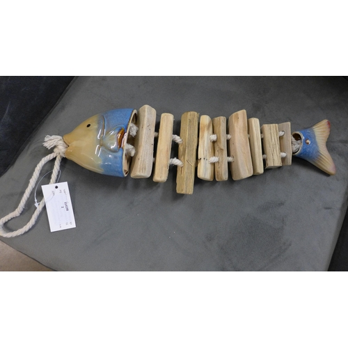 1319 - A driftwood and ceramic fish mobile, H 10cms (660407)   #