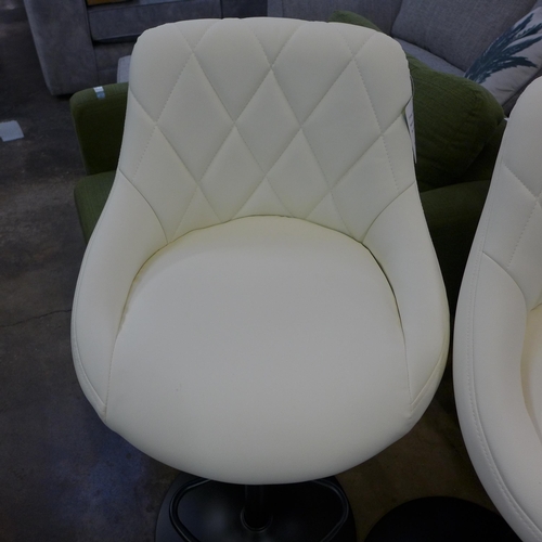 1396 - A pair of Aldin cream bar stools