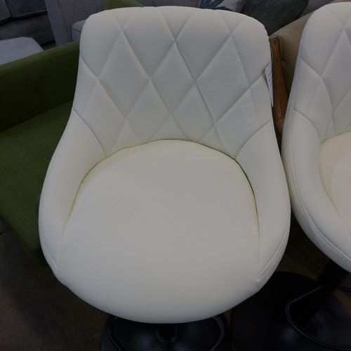 1413 - A pair of Aldin cream bar stools