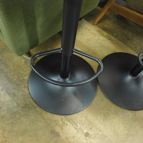 1413 - A pair of Aldin cream bar stools