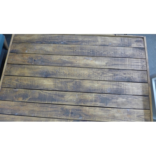 1473 - A rustic timber coffee table