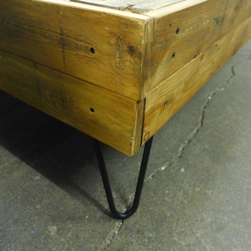 1473 - A rustic timber coffee table