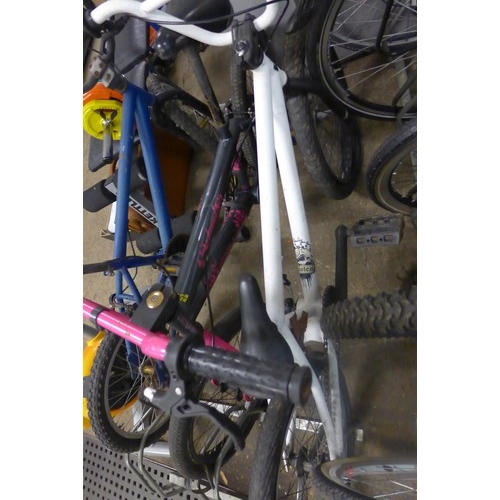 2318 - 3 BMX bikes