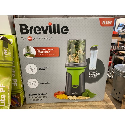 2060 - Kitchen job lot: Cookworks hand blender, Breville food processor, 3 packs of safety gloves, battery ... 