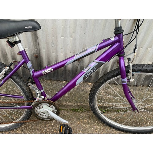 2284 - Raleigh Vixon 13 gear ladies all-terrain bike/bicycle/ATB