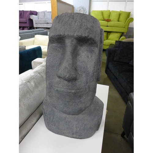 1449 - A large Easter Island head