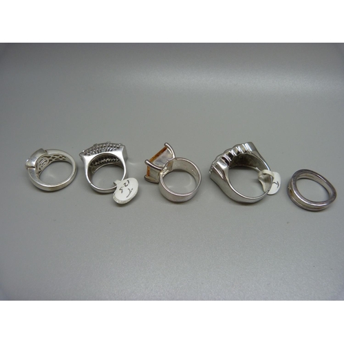 1018 - Five silver rings, 59g