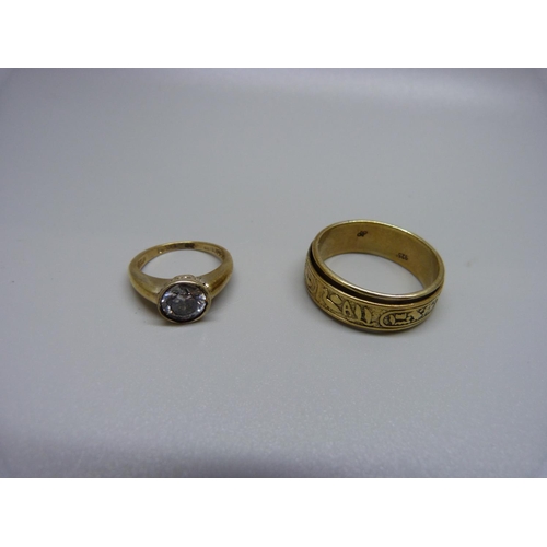 1029 - Two silver gilt rings