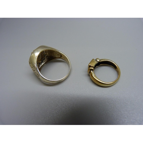 1031 - Two silver gilt rings, one lacking a stone