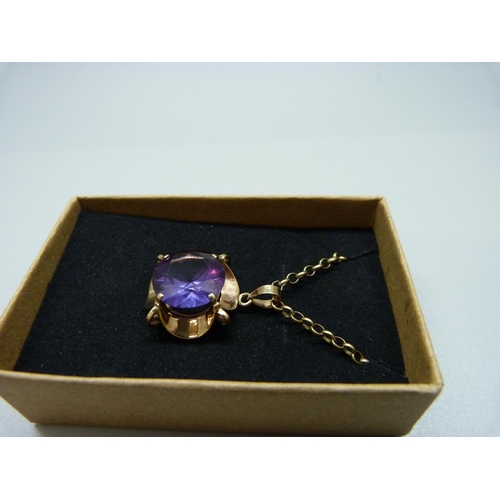 1059 - A 9ct gold and amethyst pendant on a 9ct gold chain, 8.9g