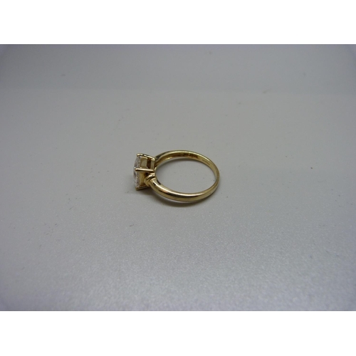 1068 - A 14ct gold solitaire ring, 3.7g, Q