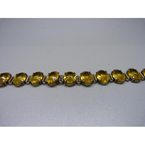 1076 - A yellow stone set bracelet