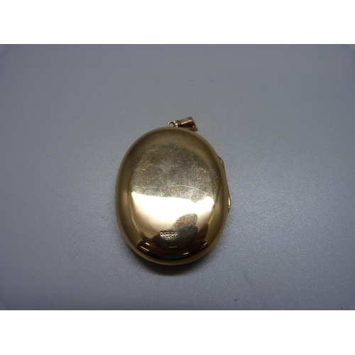 1079 - A 9ct gold locket, 15.2g, 34mm wide