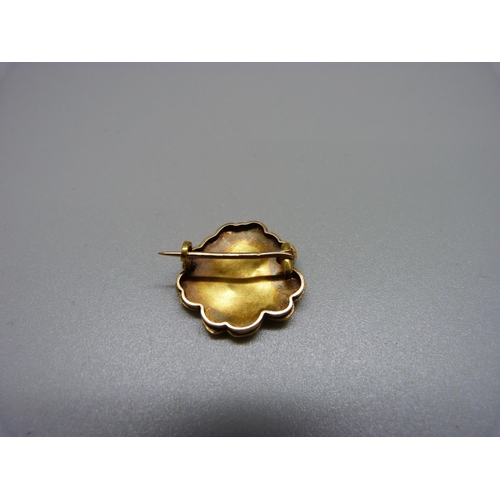 1092 - A yellow metal Art Nouveau brooch, 4.7g, 23mm wide