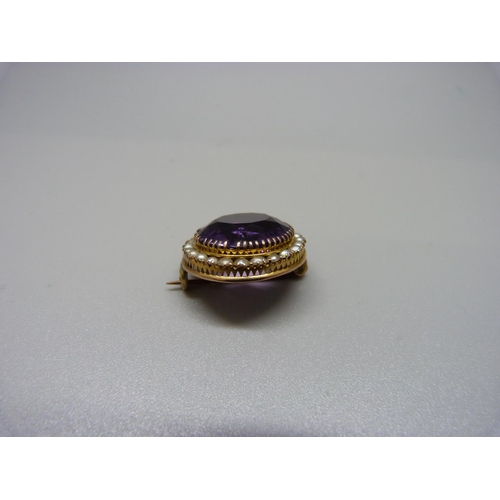 1098 - A yellow metal, amethyst and pearl brooch, 5.7g