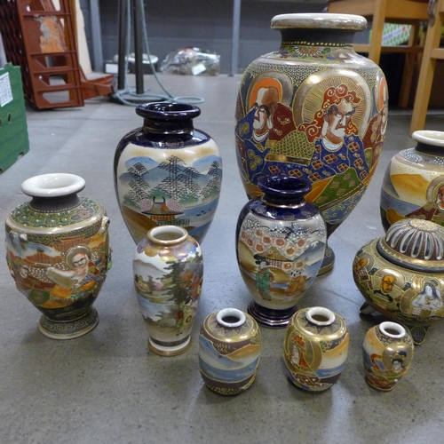 1149 - A box of mixed Japanese vases