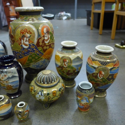 1149 - A box of mixed Japanese vases