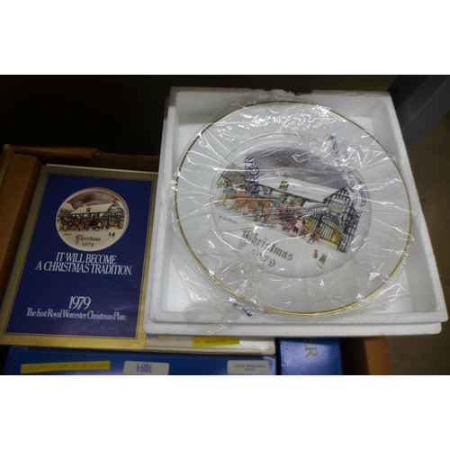 1166 - Two boxes of Royal Worcester Christmas plates