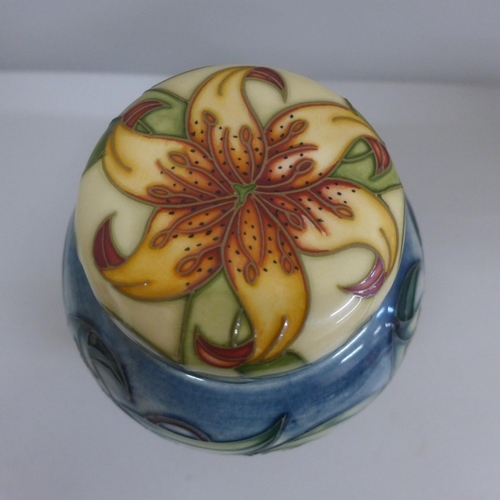 625 - A Moorcroft Anna Lily ginger jar by Nicola Slaney, mark for 2000, 16cm