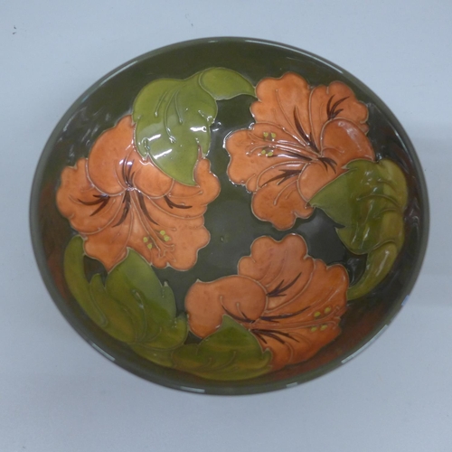 631 - A Moorcroft Hibiscus pattern bowl, 16cm diameter