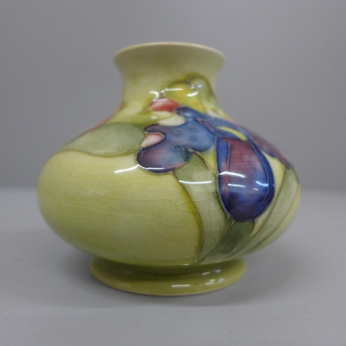 633 - A Moorcroft squat vase, 7cm