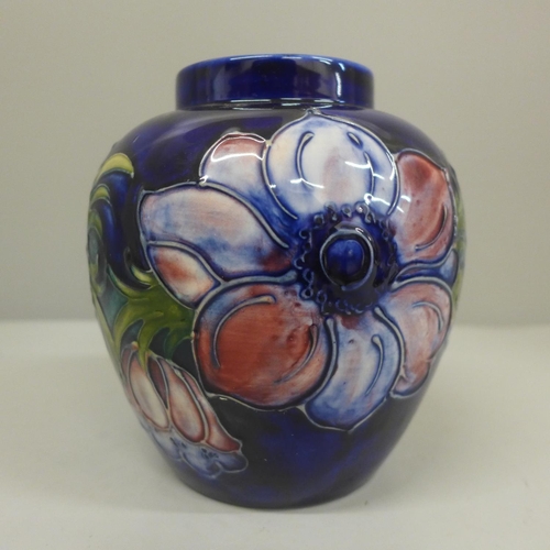 636 - A Moorcroft Anemone pattern ginger jar, 15.5cm