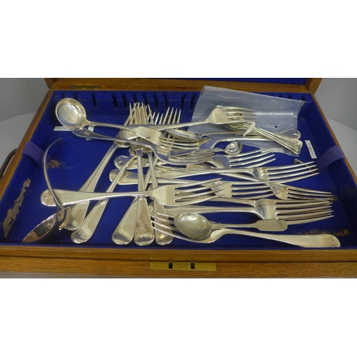 649 - A collection of plated flatware in an oak cutlery case with presentation brass cartouche dated 1916