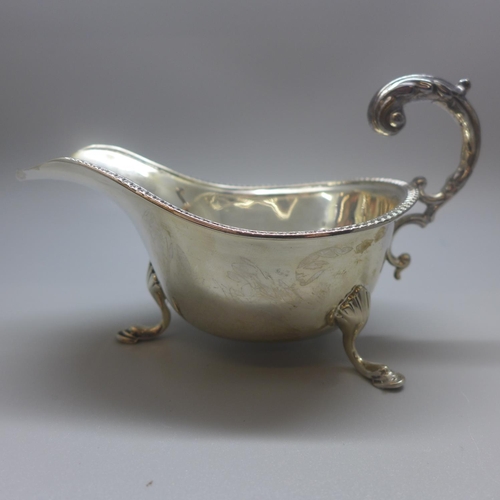 701 - A silver sauce boat, 83g, hallmark worn