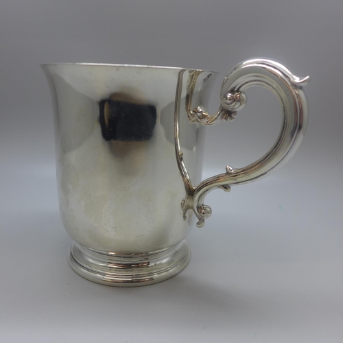 716 - A Victorian silver mug with gilt interior, london 1868, Barnhard & Sons, with name, Andrew, 188g