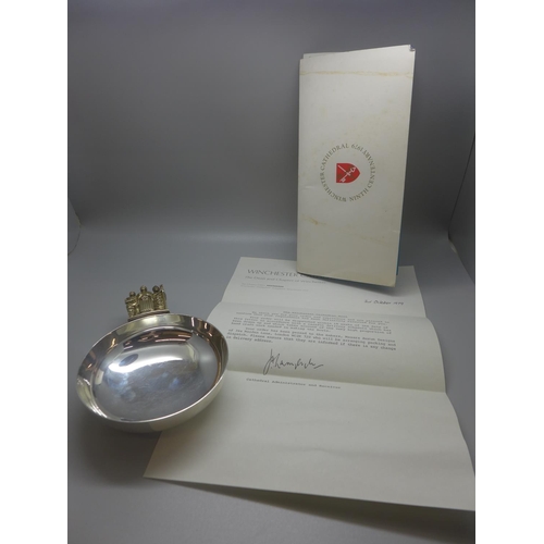 747 - A Winchester Cathedral Ninth Centenary commemorative silver bowl, with certificate, 92/900, London 1... 