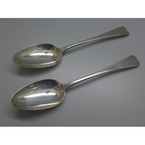 757 - A pair of George IV silver spoons, London 1821, 135g