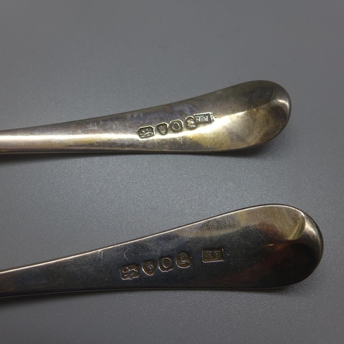 760 - A pair of George III silver spoons, London 1809, maker RE, 131g