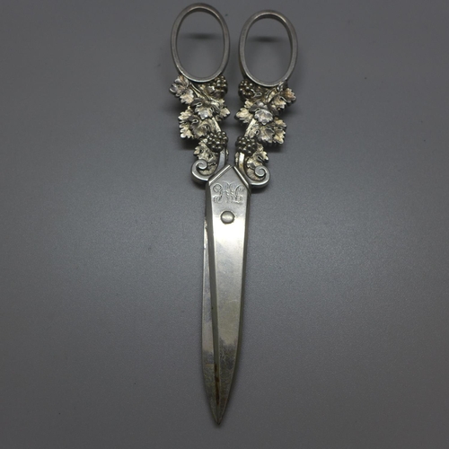 774 - A pair of George III silver grape scissors, London 1818